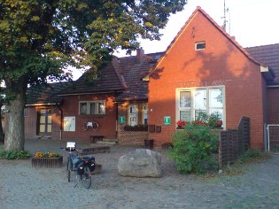 Radweg Berlin - Usedom: Tourist-Information in Warnitz