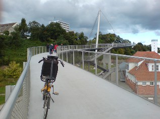 Hängebrücke am Hafen in Sassnitz auf der Insel Rügen - Ostsee-Radweg