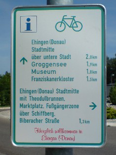 Hinweis des Donau-Radwegs in Ehingen