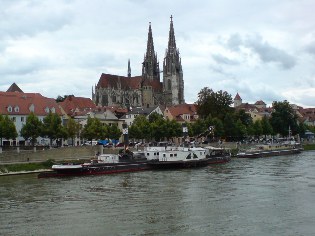 Blick auf das Schifffahrtsmuseum in Regensburg am Donau-Radweg