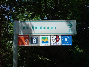 Radwegweiser am Donau-Radweg zwischen Ulm und Thalfingen