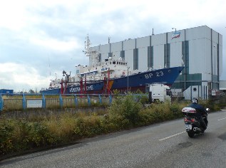 Unterwegs auf dem Ostseeküsten-Radweg: Werft in Kiel-Pries