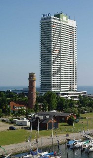 Alter Leuchtturm und Maritim in Travemünde, Ostseeküsten-Radweg