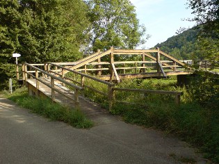 Unterwegs auf dem Radweg Liebliches Taubertal: Brücke bei Steinbach